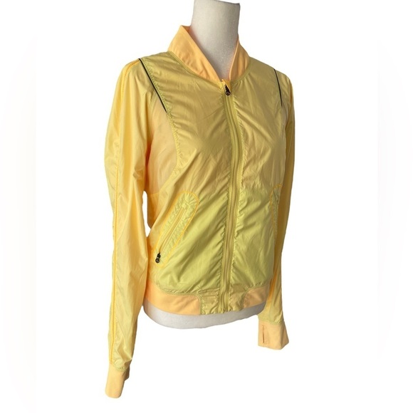 Lululemon Run: Two To Make It True Jacket
Mellow Lemon / Burning Yellow - Picture 6 of 15